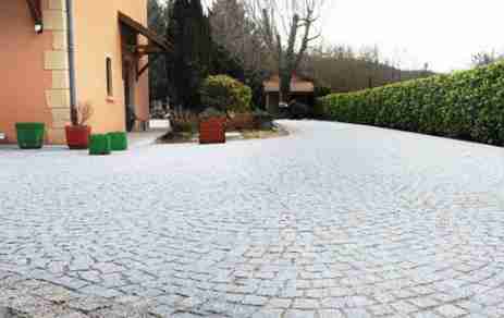 poseur de pavé en arche